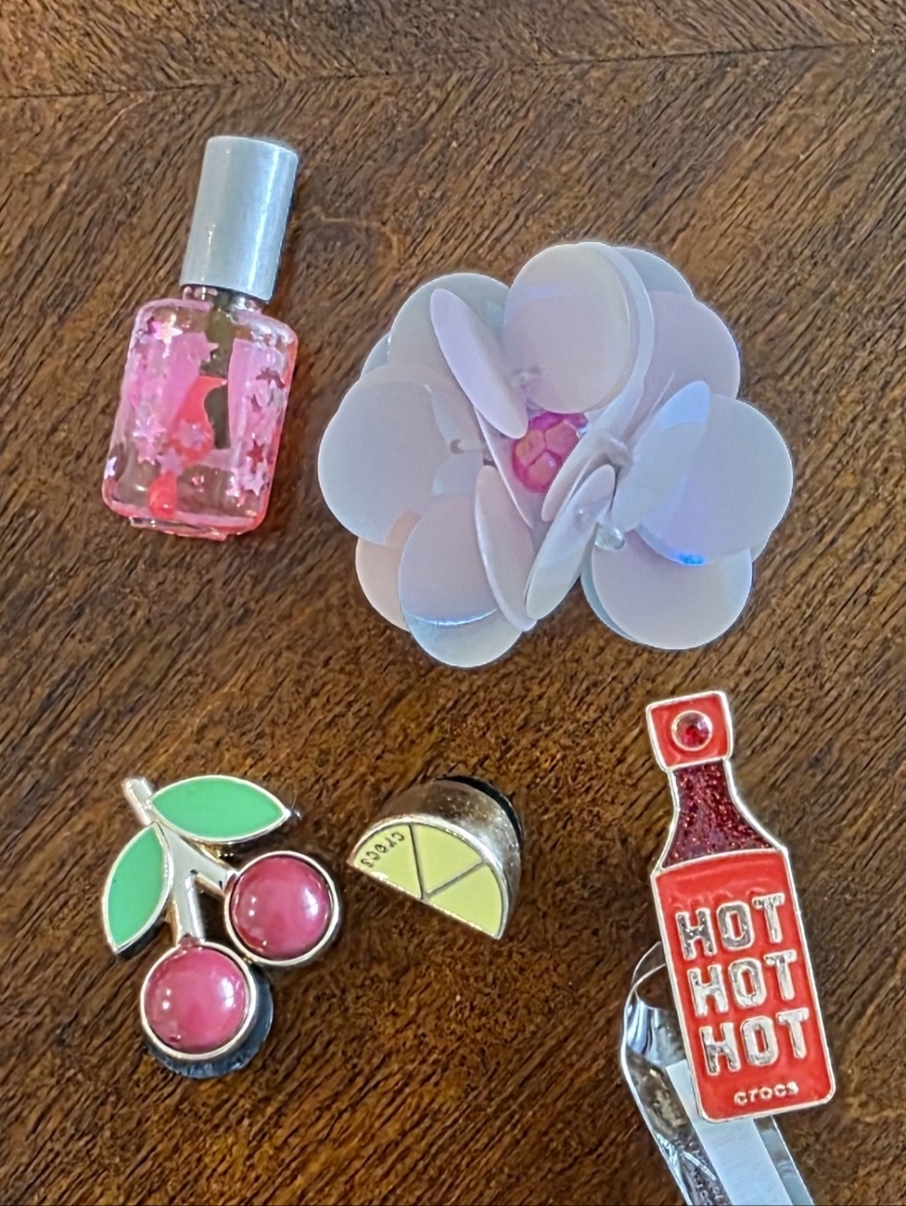 Crocs Shoes Charms Daisy's  Nail Polish, Hot Hot Hot Bottle Cherrie Lot Of 5 New